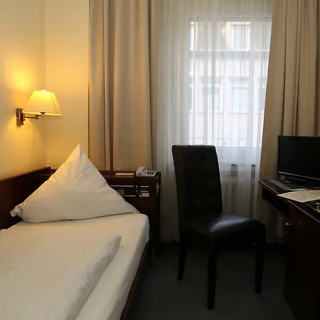 Hotel Loehndorf 2*